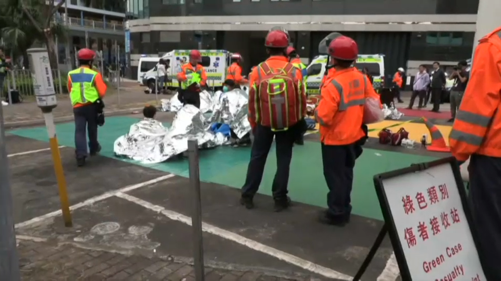 Alguns dels activistes que han abandonat el campus