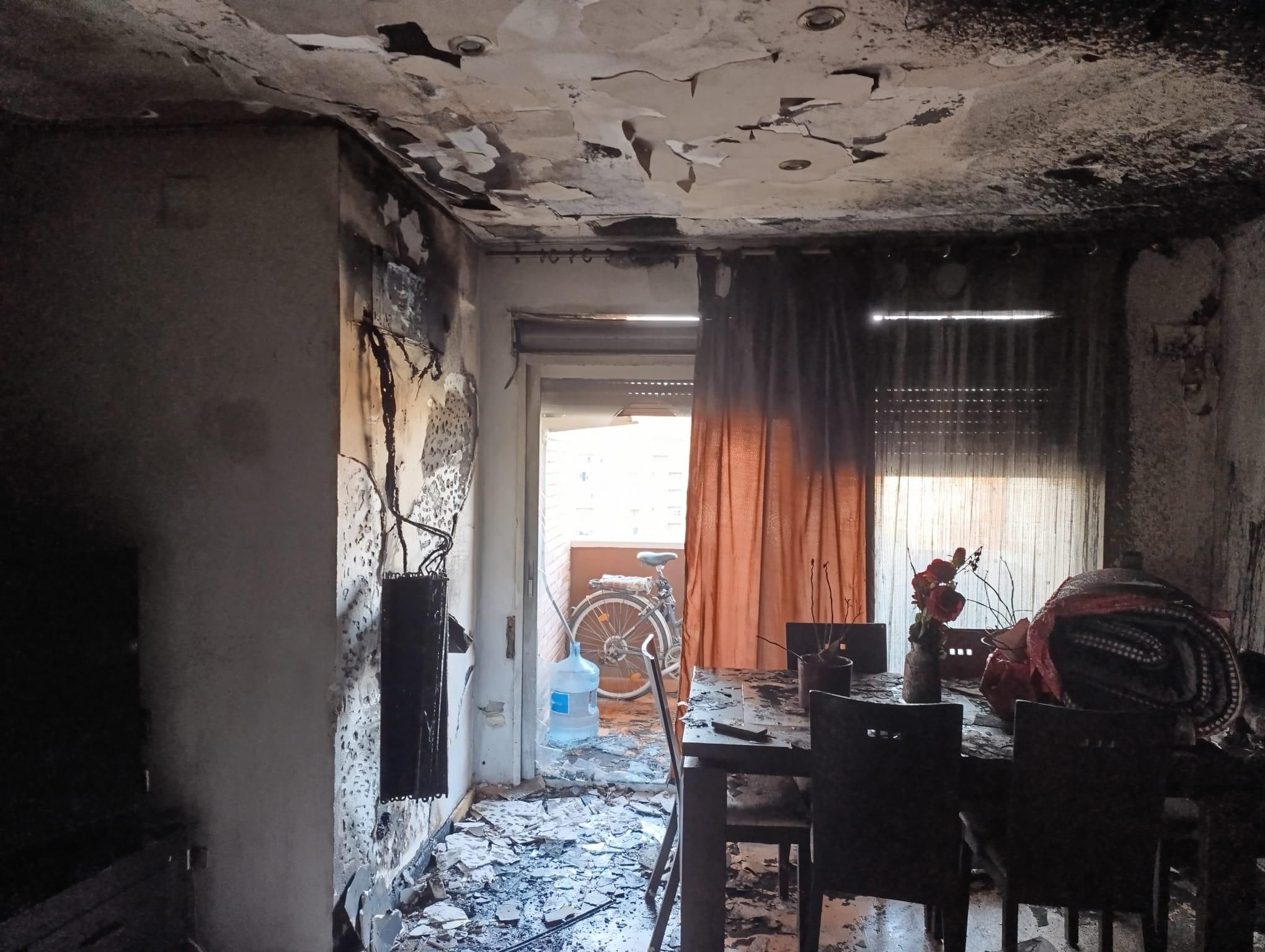 Estat en què ha quedat el saló incendiat Estat en què ha quedat el saló incendiat