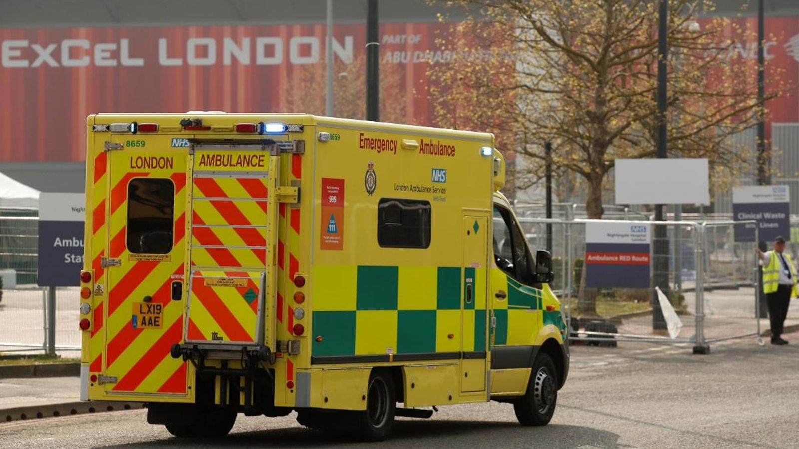 Una ambulància circula a Londres