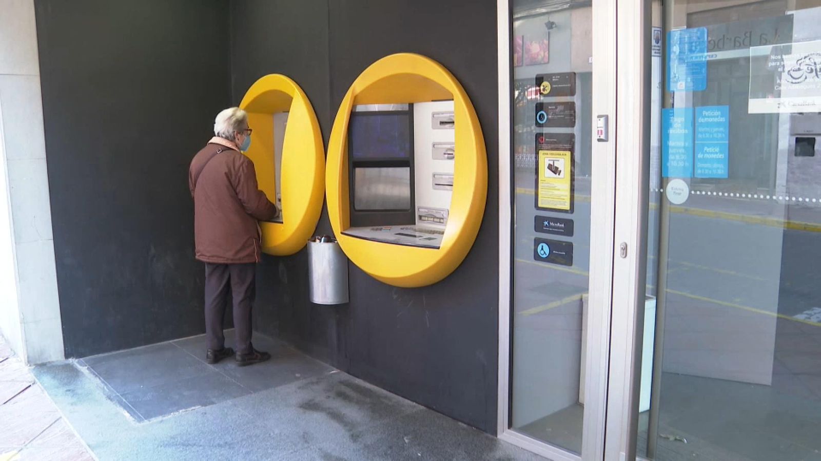 La gent gran reclama formació contra l'exclusió financera