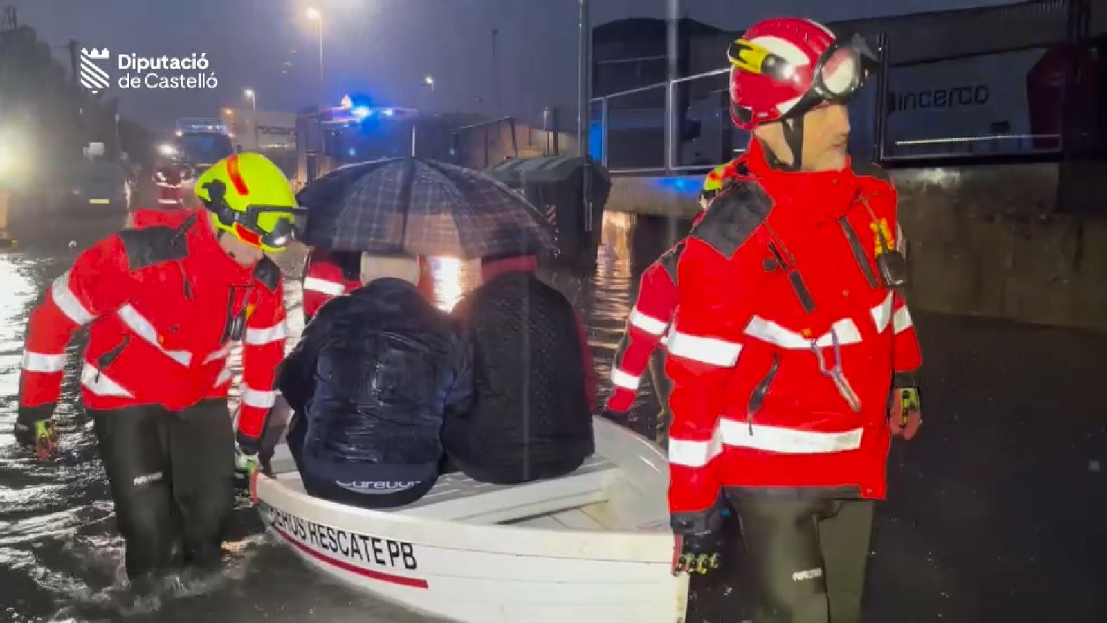 Bombers de Castelló rescaten un matrimoni a Vila-real