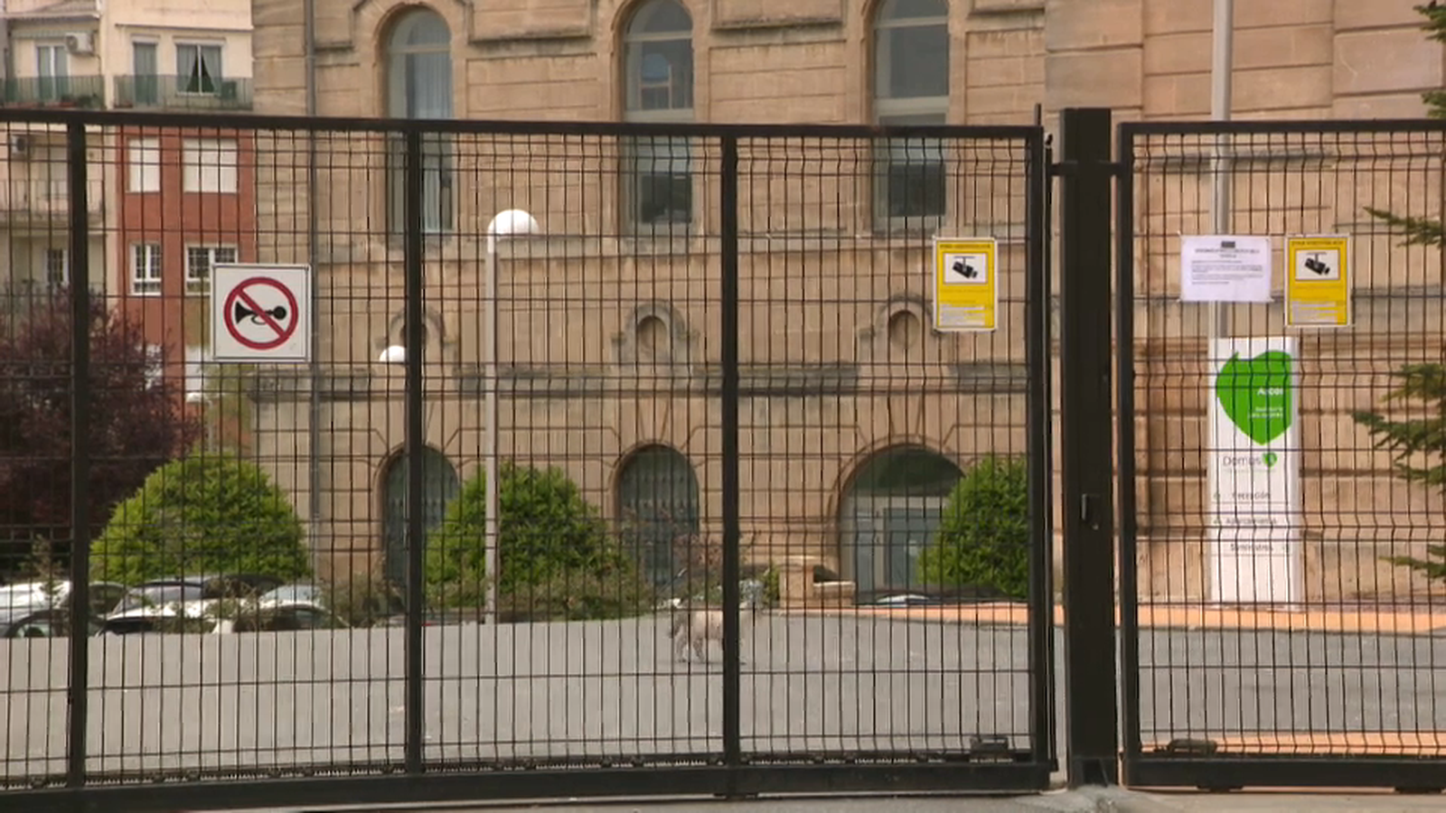 Exteriors de la residència Domus Vi d'Alcoi, on s'investiga la mort 73 persones majors durant la pandèmia