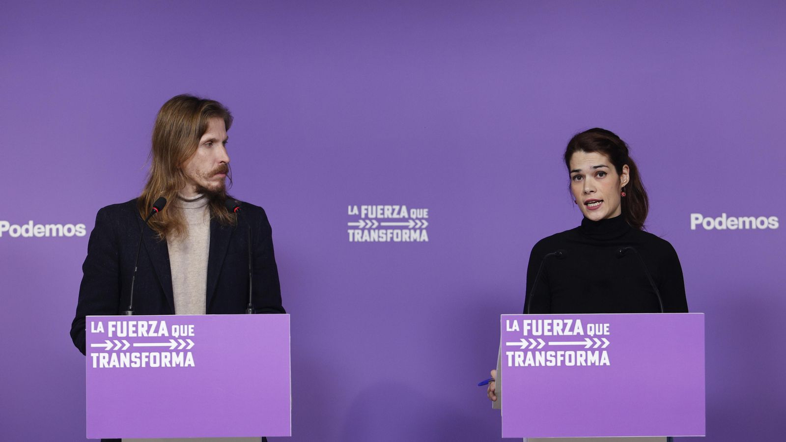 Els portaveus de Podem Pablo Fernández i Isa Serra durant la roda de premsa oferida aquest dilluns Els portaveus de Podem Pablo Fernández i Isa Serra durant la roda de premsa oferida aquest dilluns