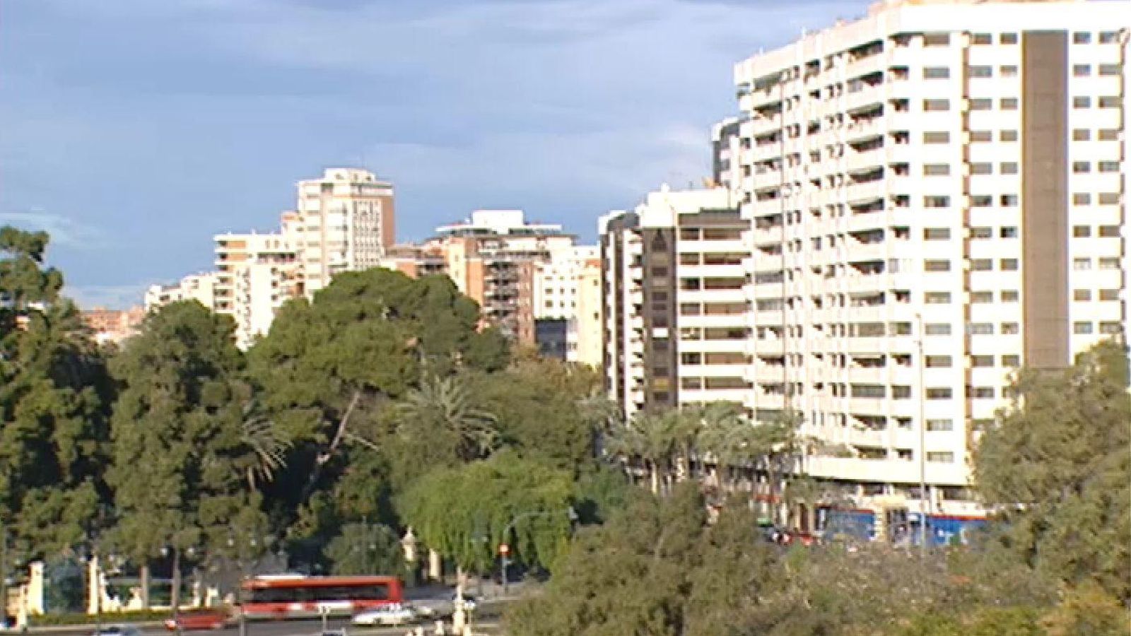 A la dreta, la finca de l'Albereda on residia Zaplana i presumptament es van trobar els papers d'Erial