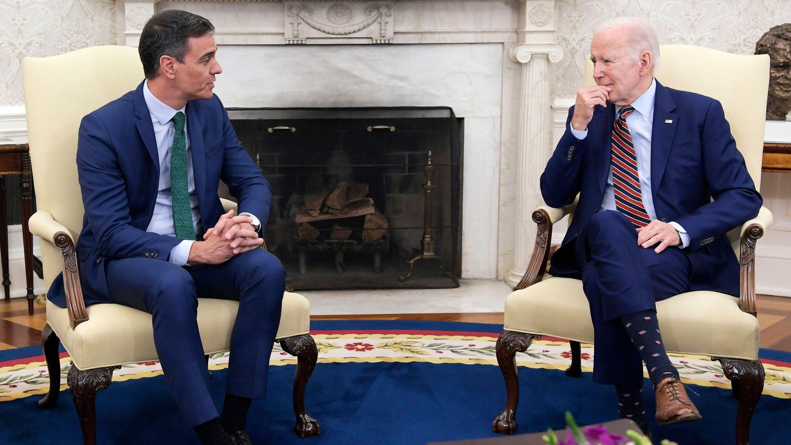 El president del Govern, Pedro Sánchez, al costat del president dels Estats Units, Joe Biden, en el despatx oval de la Casa Blanca.