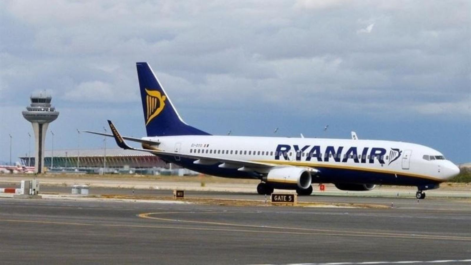 Els tripulants de cabina de Ryanair convoquen deu dies de vaga al setembre Els tripulants de cabina de Ryanair convoquen deu dies de vaga al setembre