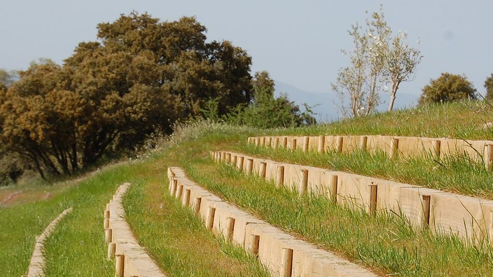 Columbaris per soterrar urnes ecològiques a Recordariu a Méstrida (Toledo)
