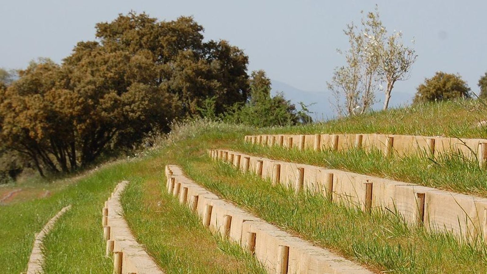 Columbaris per soterrar urnes ecològiques a Recordariu a Méstrida (Toledo)
