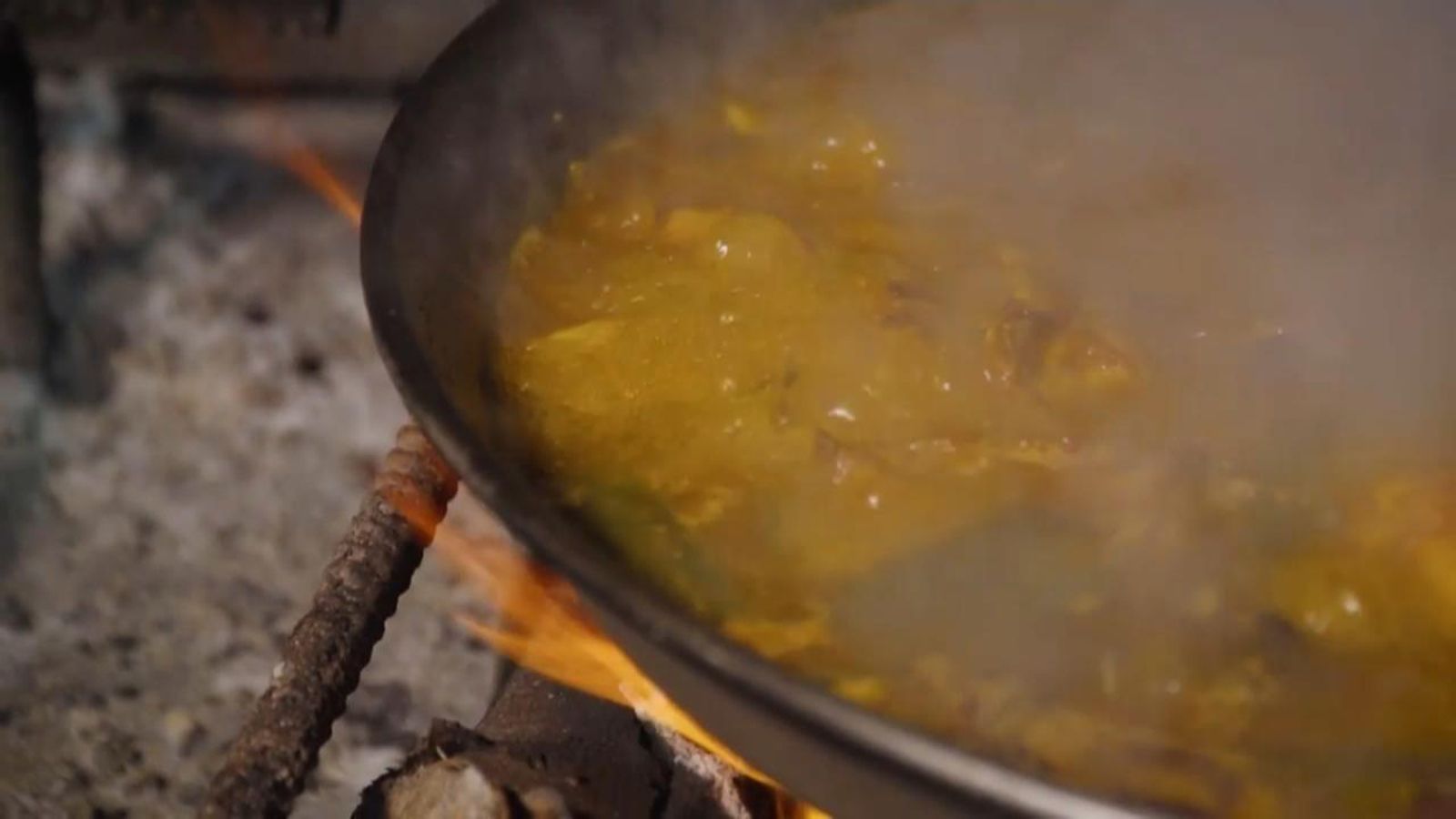 El text instructiu: Llenya al foc!