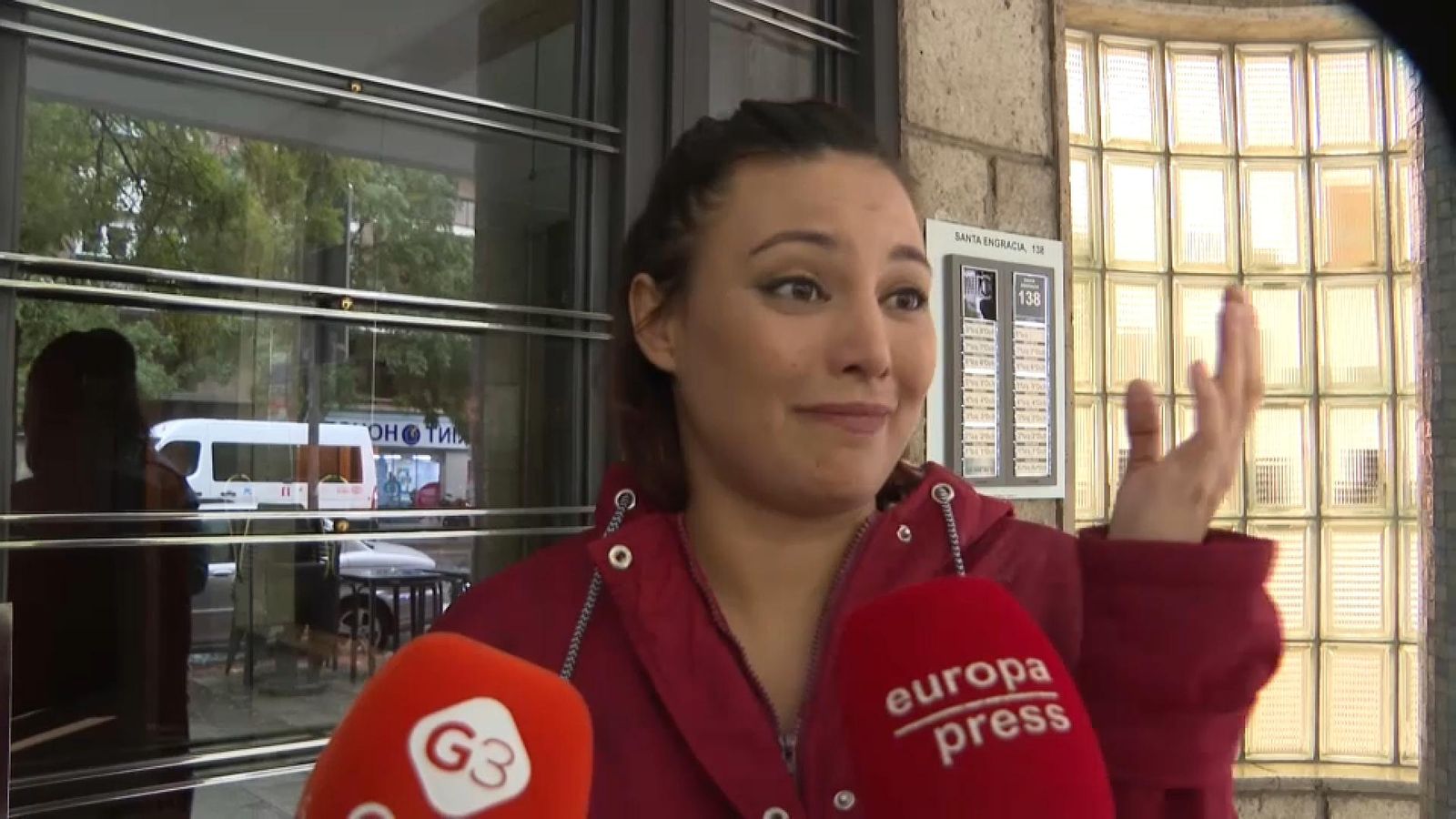 L'actriu i presentadora Elisa Mouliàa atén els mitjans de comunicació L'actriu i presentadora Elisa Mouliàa atén els mitjans de comunicació