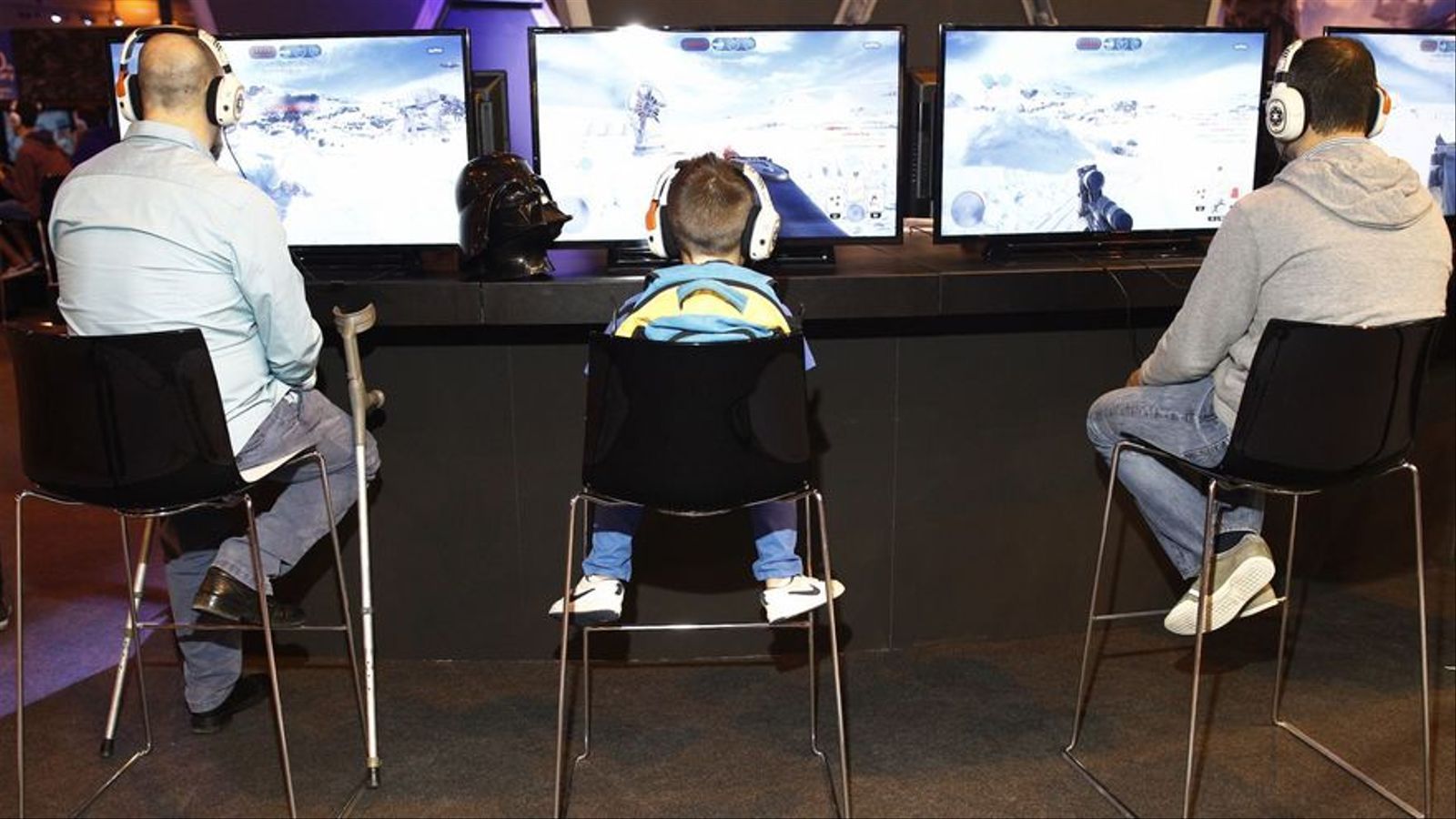 Un xiquet jugant a videojocs al Madrid Games Week en una imatge d'arxiu / Europa Press
