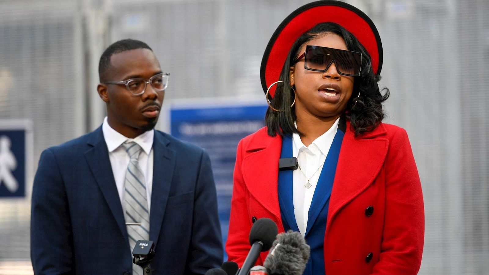 Imatge d'arxiu de Bridgett Floyd, germana de George Floyd, parlant amb els mitjans de comunicació