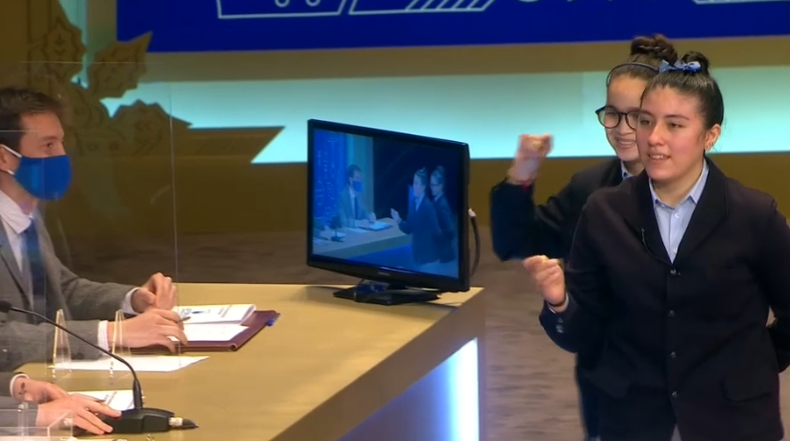 Segons després de la conversa entre les xiquetes