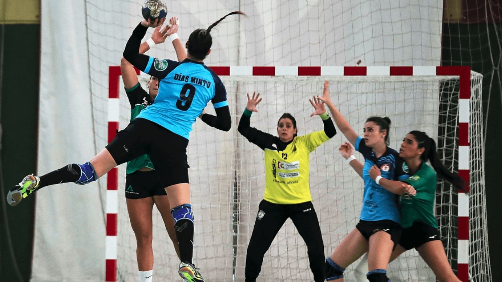 Carolline Dias es disposa a fer un llançament