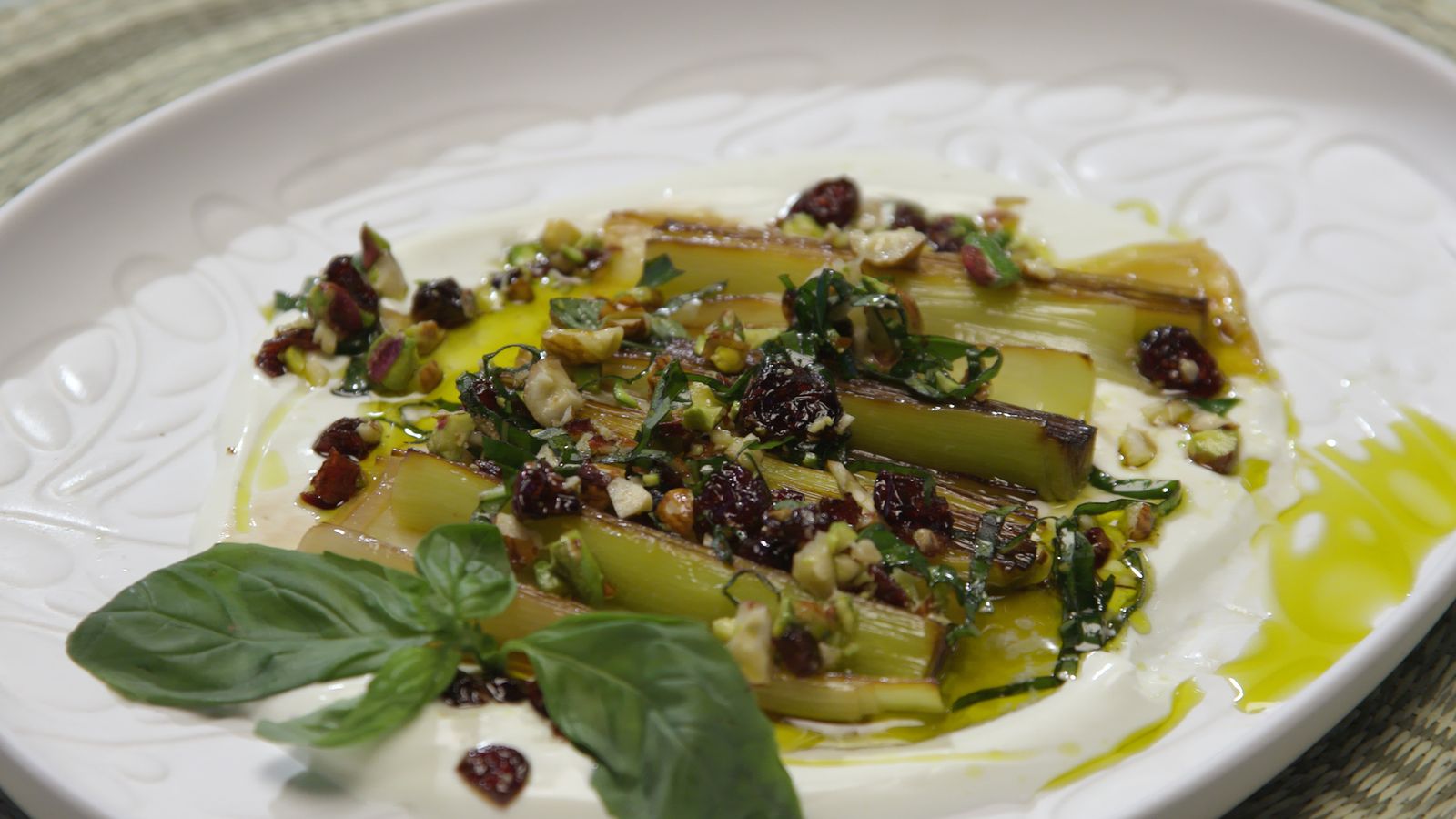 Alls porros amb salsa de nabius