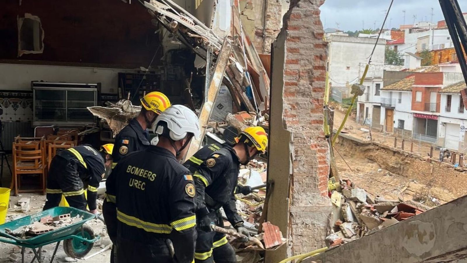 Treballs d'apuntalament del Consorci de Bombers a Xiva