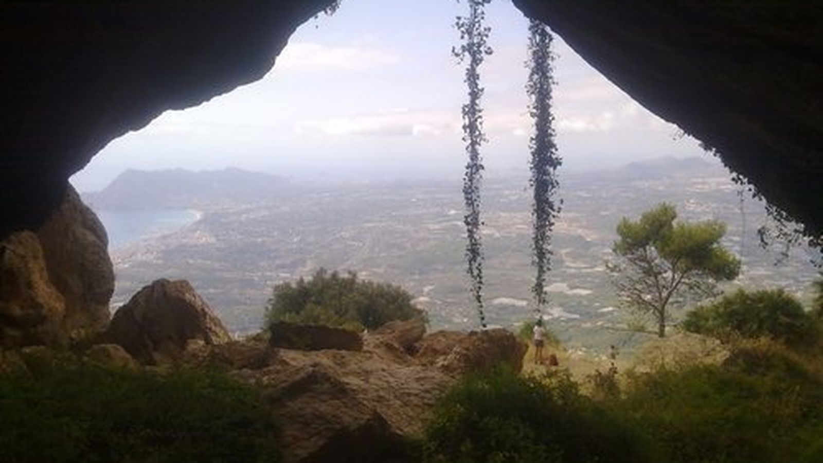 Vista d'Altea des de la Cova del Forat
