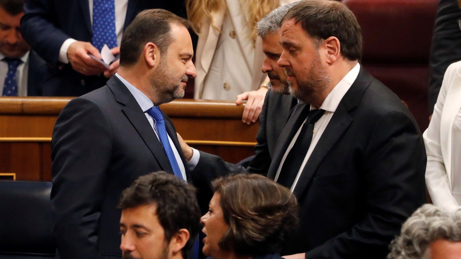 Oriol Junqueras, d'ERC, i Jordi Sànchez i Josep Rull, de JxCat, han tramitat aquest dilluns les seues actes parlamentàries al Congrés, prèviament a l'acte de constitució de les Corts