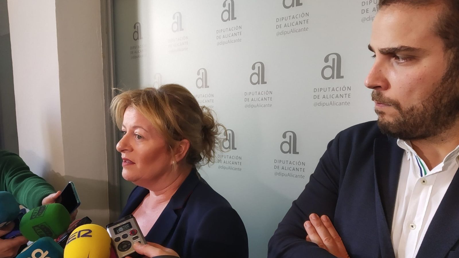 La diputada provincial de Cicle Hídric, Ana Serna, atén els mitjans