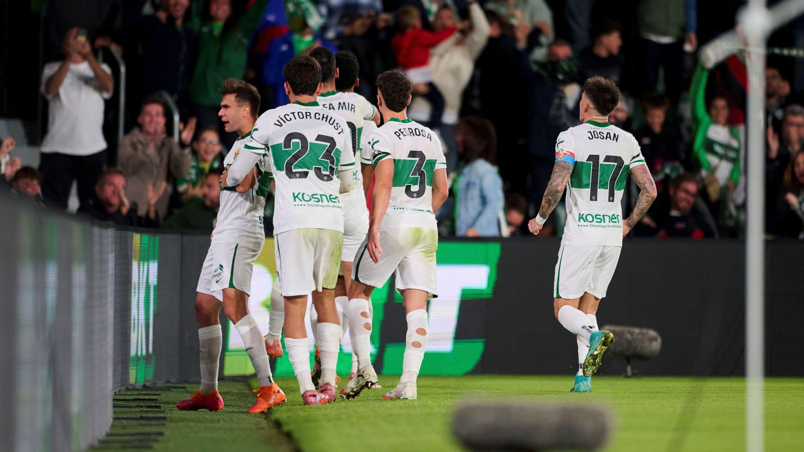 Els jugadors de l'Elx celebren un gol