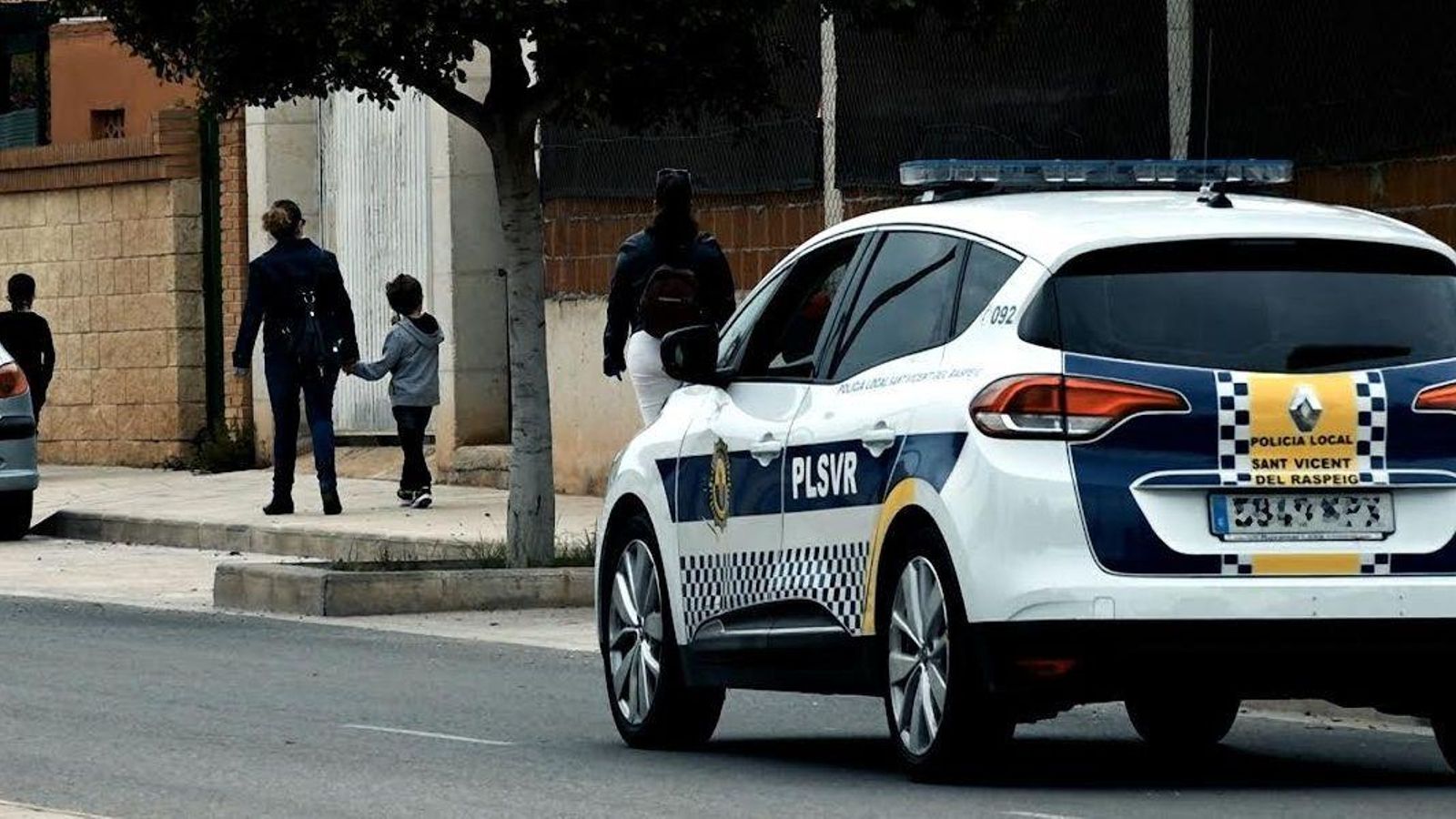 Un vehicle de la policia de Sant Vicent del Raspeig en una imatge d'arxiu Un vehicle de la policia de Sant Vicent del Raspeig en una imatge d'arxiu