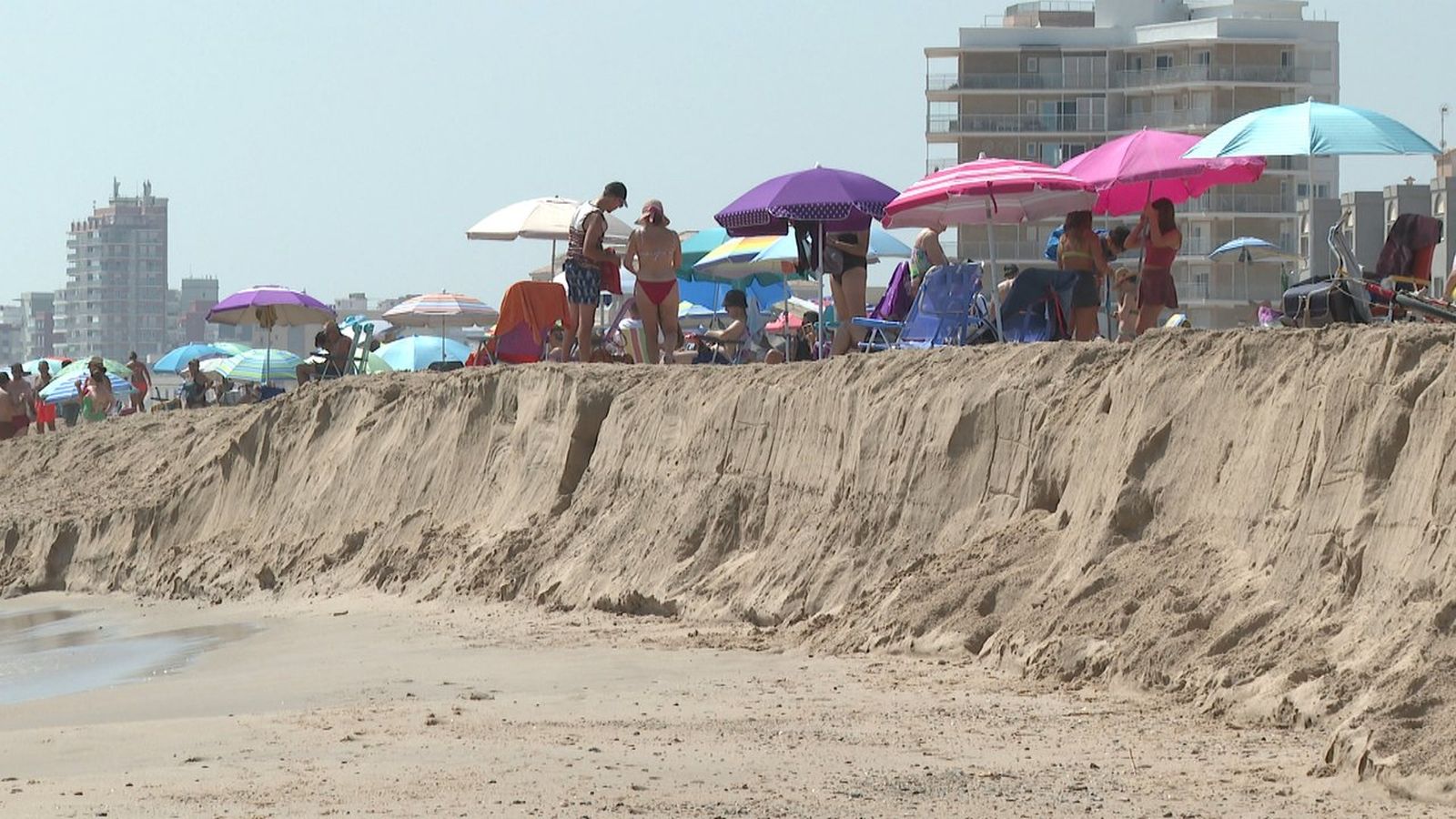 Un escaló gegant per a accedir a la mar