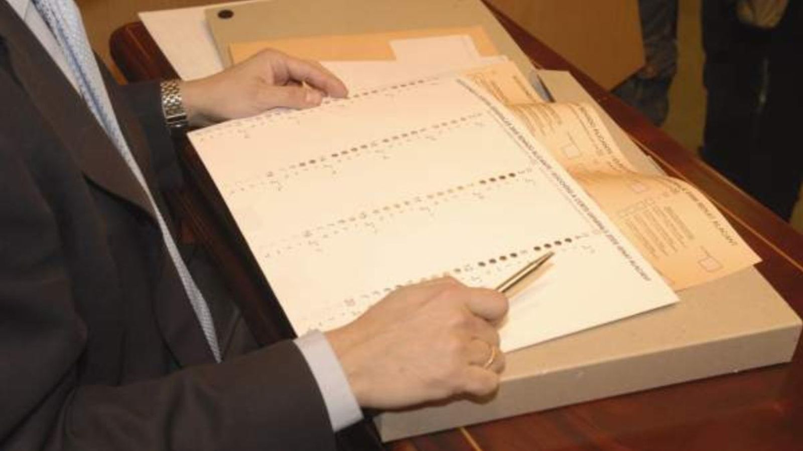 Imatge d'arxiu del kit d'accessibilitat que permet als invidents votar