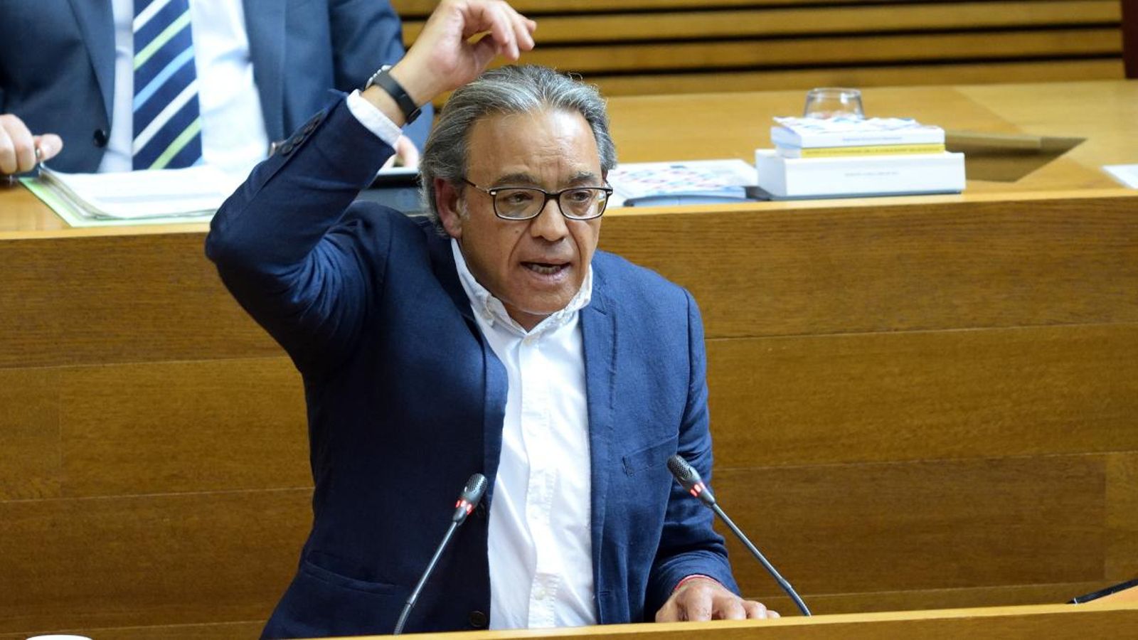 El síndic socialista Manolo Mata durant la sessió d'investidura