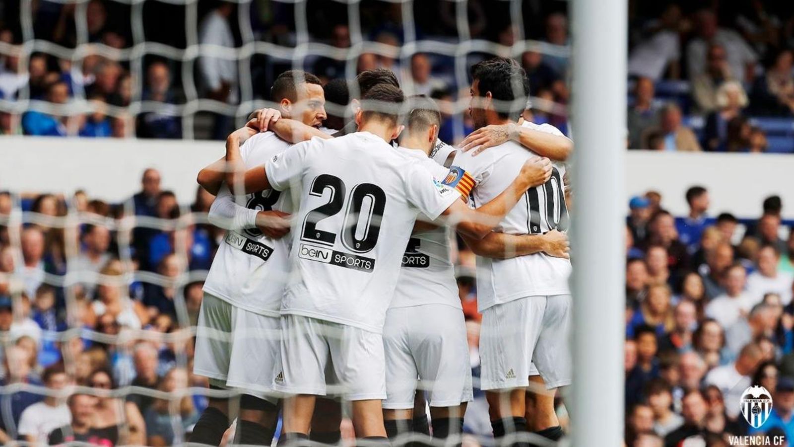 Rodrigo ha marcat dos gols en la primera part i Daniel Wass ha foradat la meta anglesa en la segona.