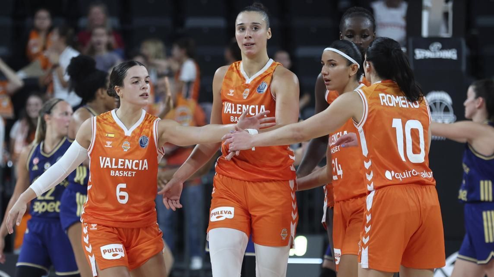 El Valencia Basket femení rep l'Estepona