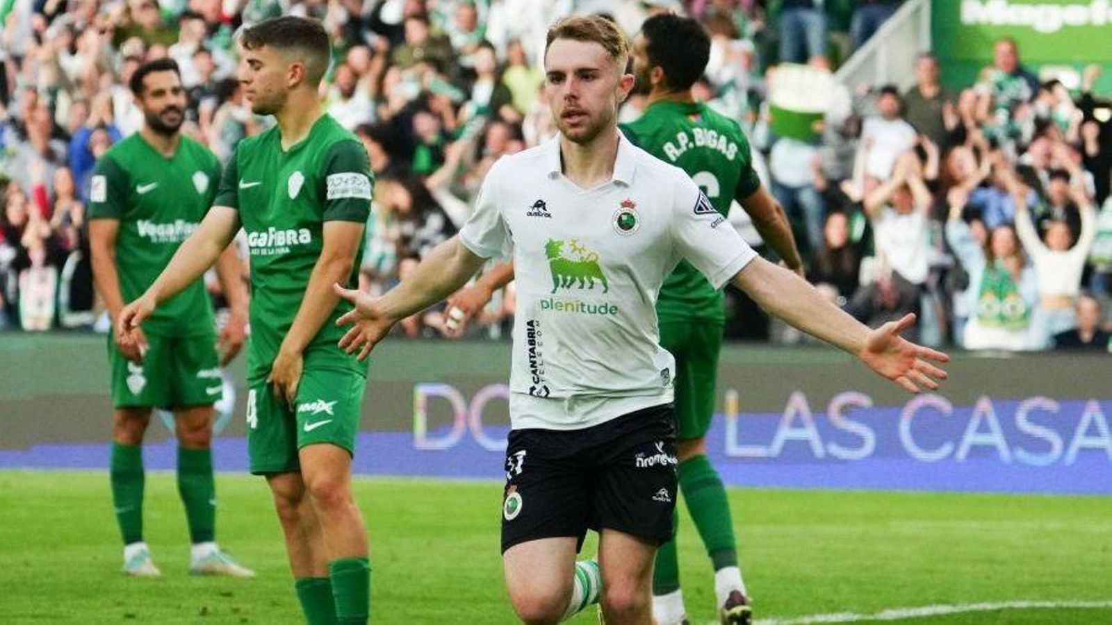 Peque celebra el segon gol del Racing de Santander