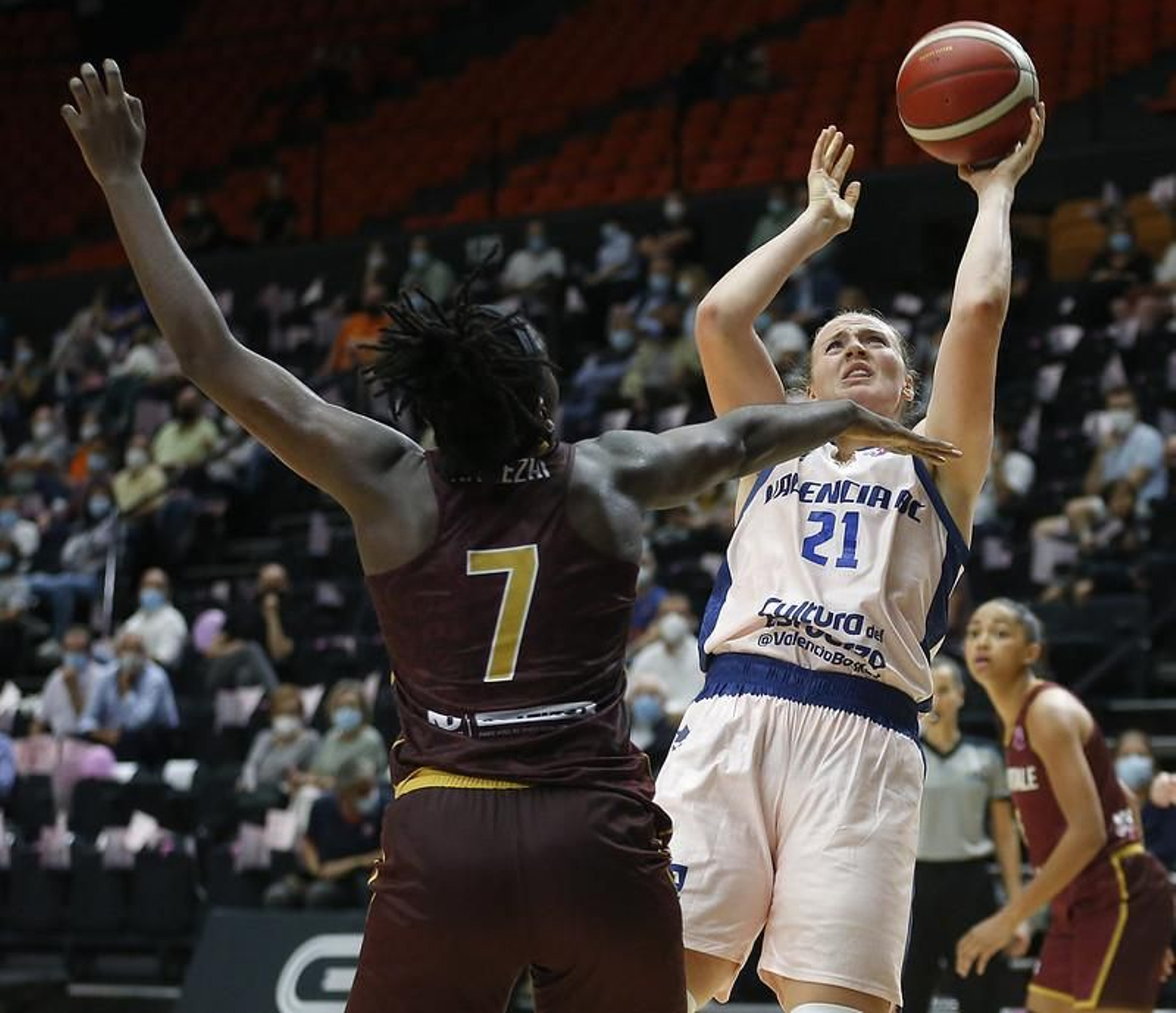Marie Gülich, màxima anotadora del València Basket contra el Namur