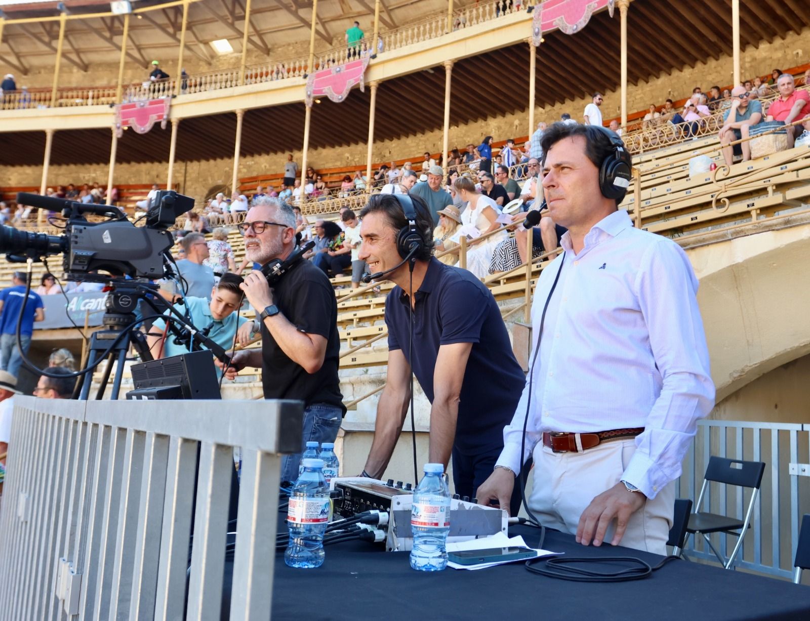 Jorge Casals amb l'equip del programa
