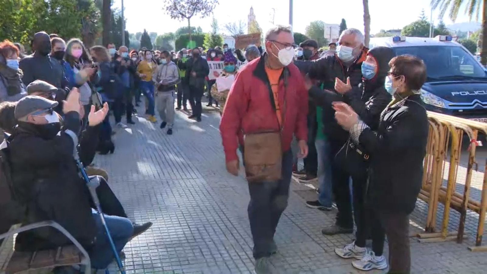 Cogollos, abans d'entrar a la sala on ha sigut jutjat