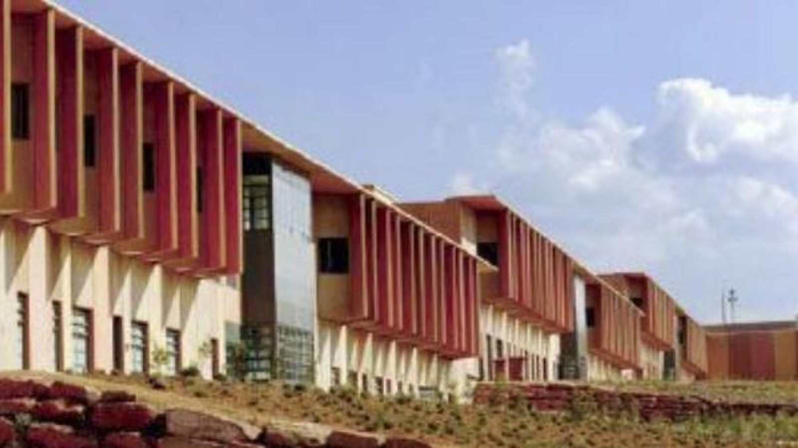 La presó de Lledoners acollirà els presos a partir de dimecres.