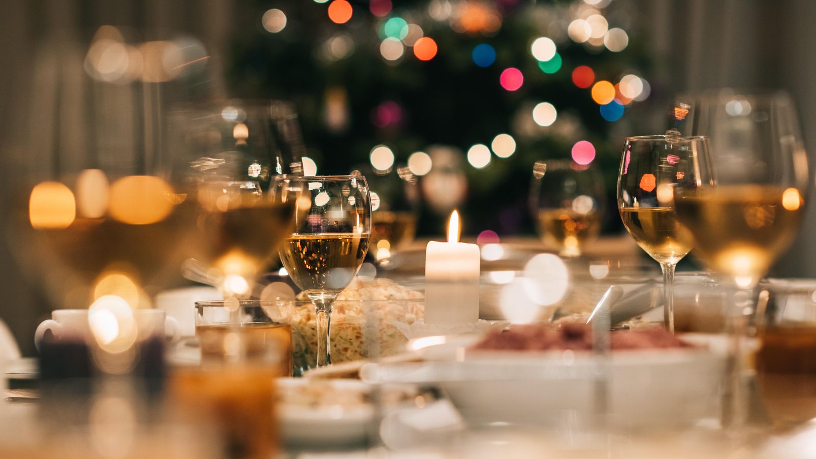 Imatge d'arxiu d'una taula parada per a un sopar de Nadal Imatge d'arxiu d'una taula parada per a un sopar de Nadal