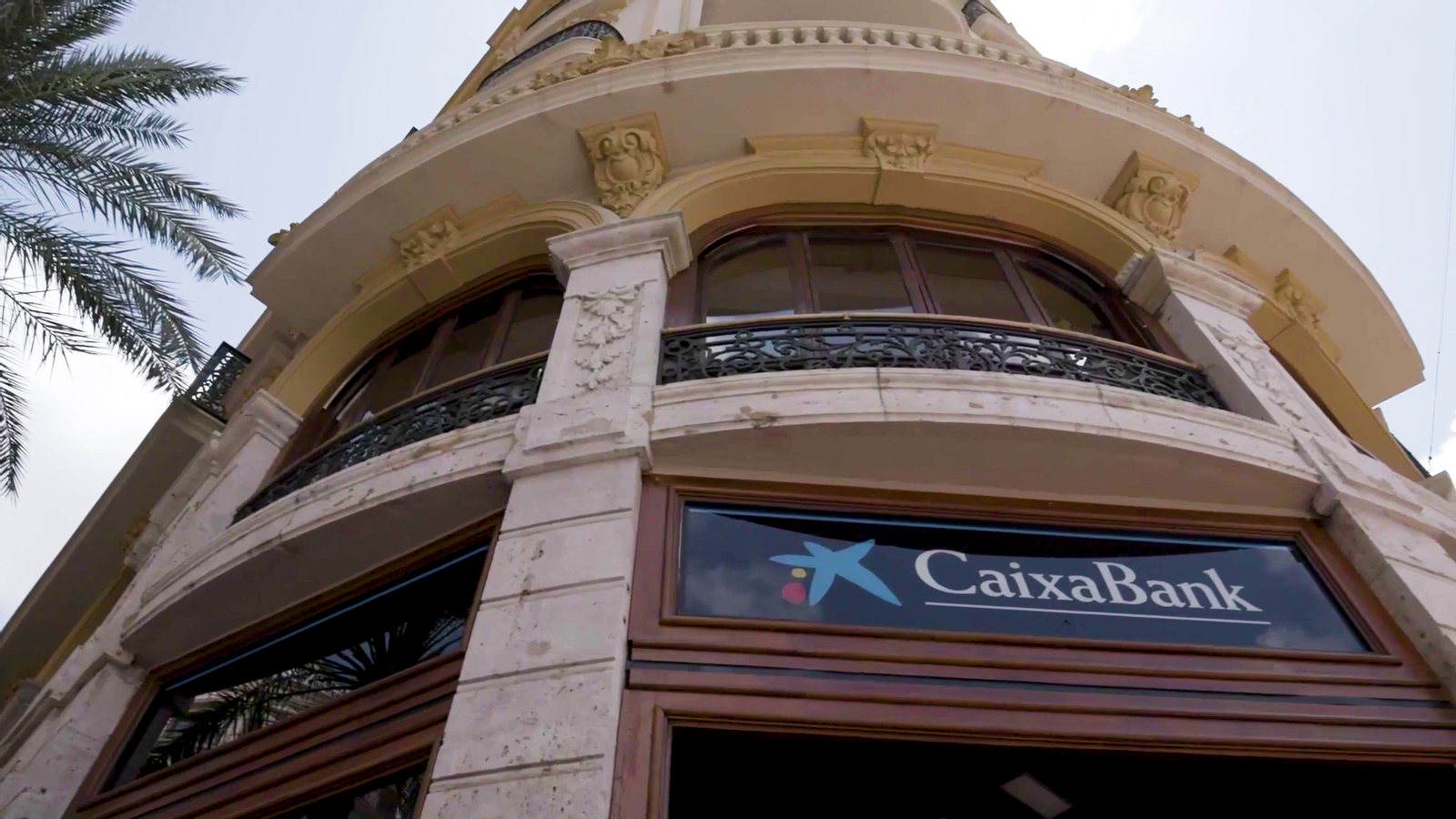 Una de les oficines de Caixabank al centre de València