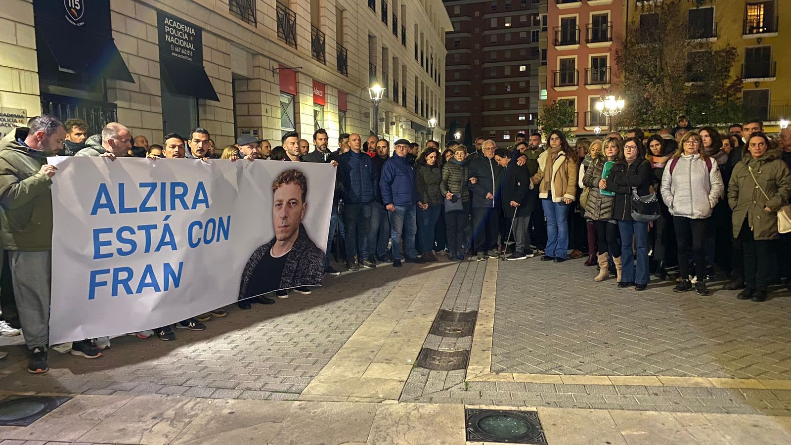 Concentració per a demanar que s'intensifique la cerca de Francisco Ausina, veï d'Alzira desaparegut