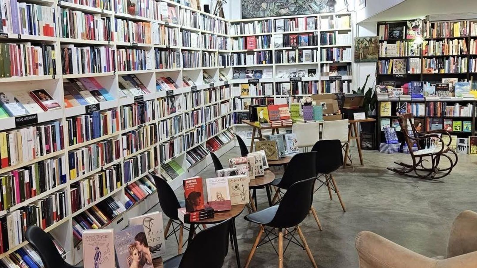 Imatge d'arxiu de la llibreria Ramon Llull