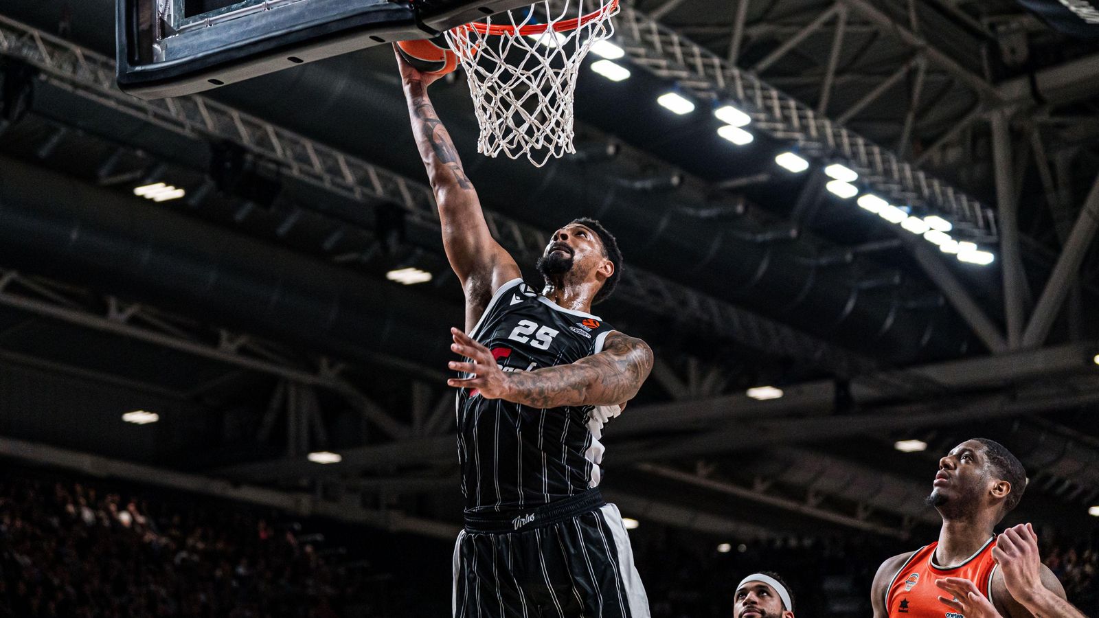 Imatge del partit entre la Virtus i el València Basket