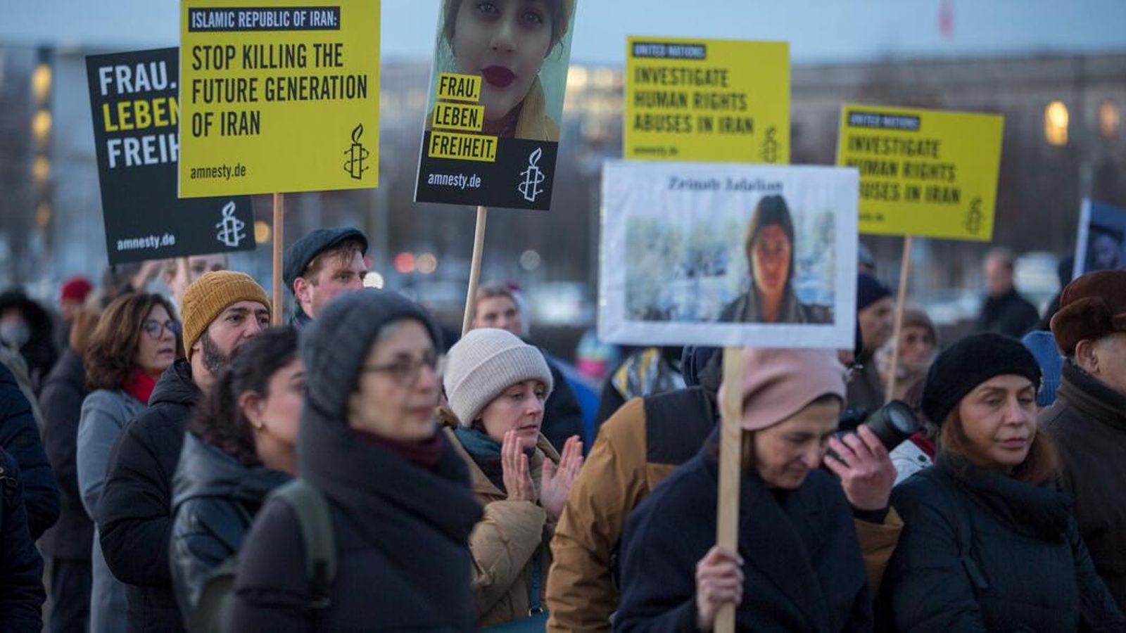 Activistes d'Amnistia Internacional protesten contra la pena de mort Activistes d'Amnistia Internacional protesten contra la pena de mort