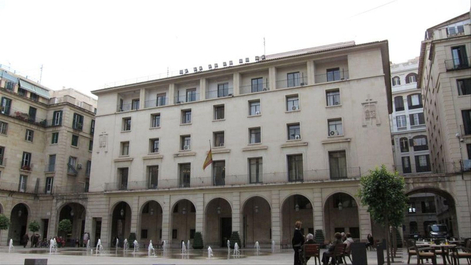 Façana de l'Audiència Provincial d'Alacant Façana de l'Audiència Provincial d'Alacant