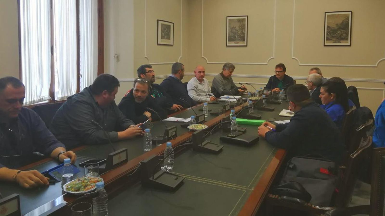 Reunió del regidor de Mobilitat Sostenible, Giuseppe Grezzi, amb representants del sector del taxi. Europa Press