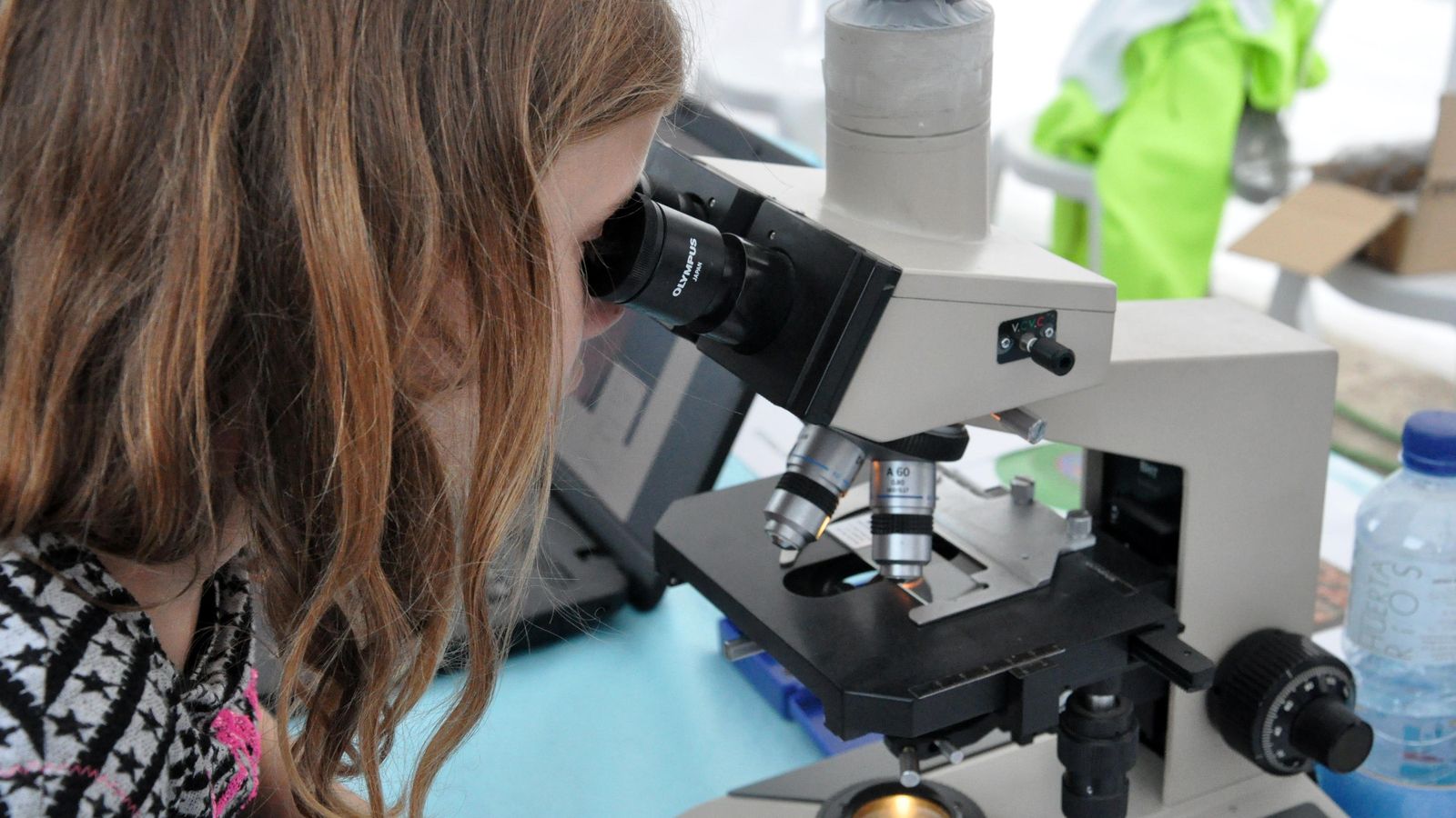 Xiqueta en la Nit Mediterrània de les Investigadores de 2019 a València.