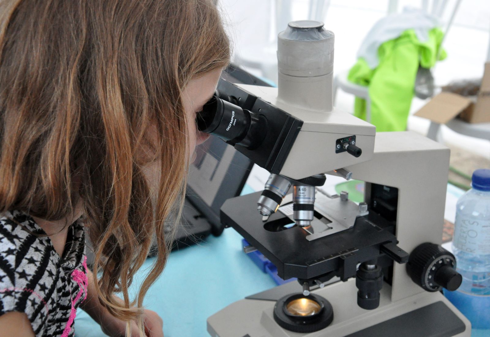 Xiqueta en la Nit Mediterrània de les Investigadores de 2019 a València. 