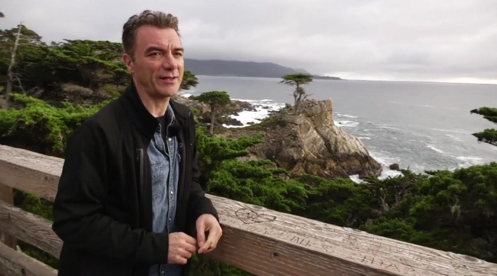 Enrique, de València, fa díhuit anys que viu a San José i es dedica a dissenyar telèfons