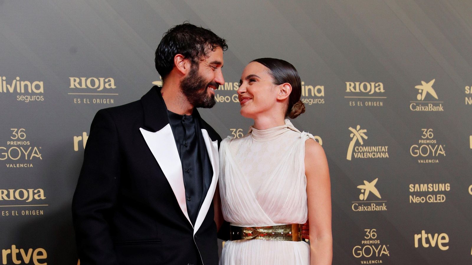 Els actors Álex García i Verónica Echegui en la gala dels Goya celebrada a València