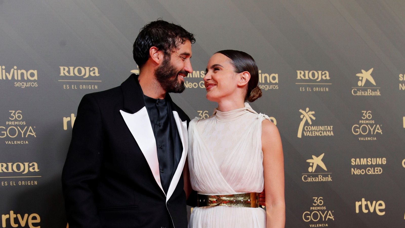 Els actors Álex García i Verónica Echegui, en la gala dels Goya celebrada a València Els actors Álex García i Verónica Echegui en la gala dels Goya celebrada a València