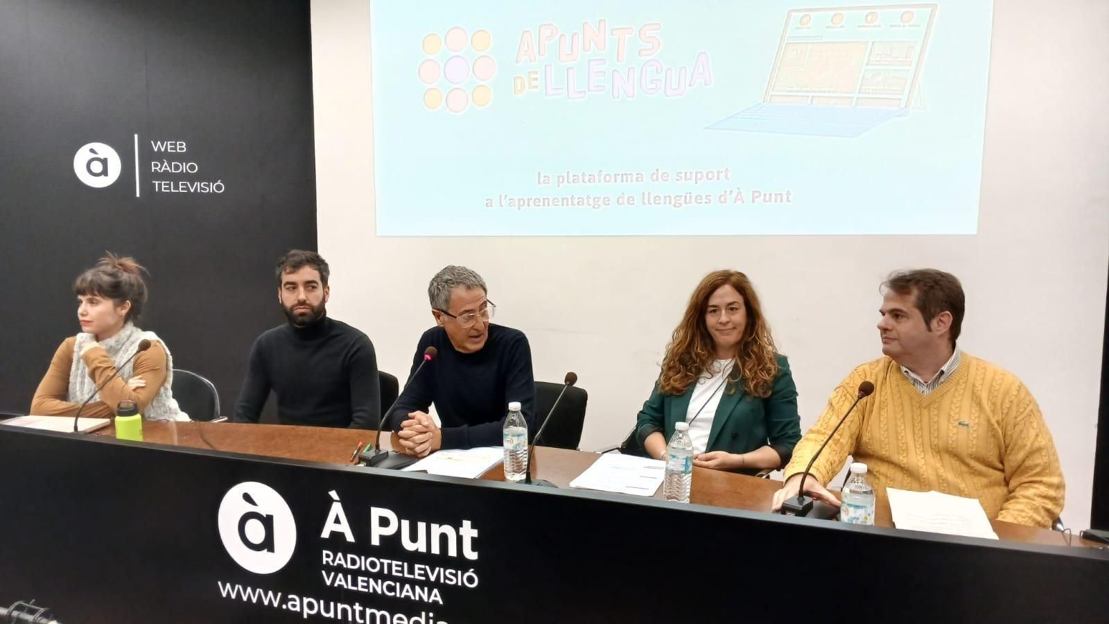 Aina Monferrer, Nelo Gómez, Albert Vicent, Maria Sanchis i Pau Peiró.