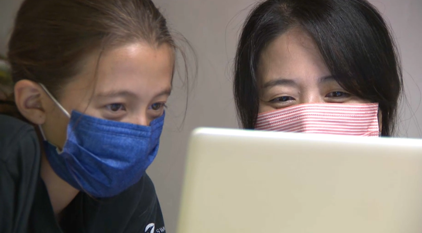 La jove bloguera Sandra amb sa mare